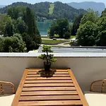 Lakefront - & Maison d'hôtes Bled